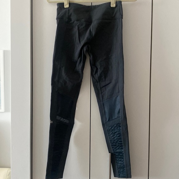Alo yoga Moto legging 🌟 - Picture 2 of 8